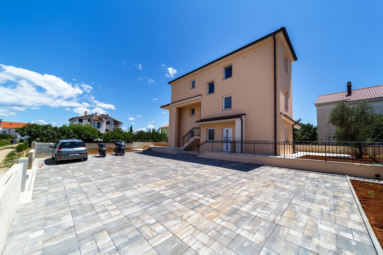 Apartments Leondori Krk Town Esterno foto